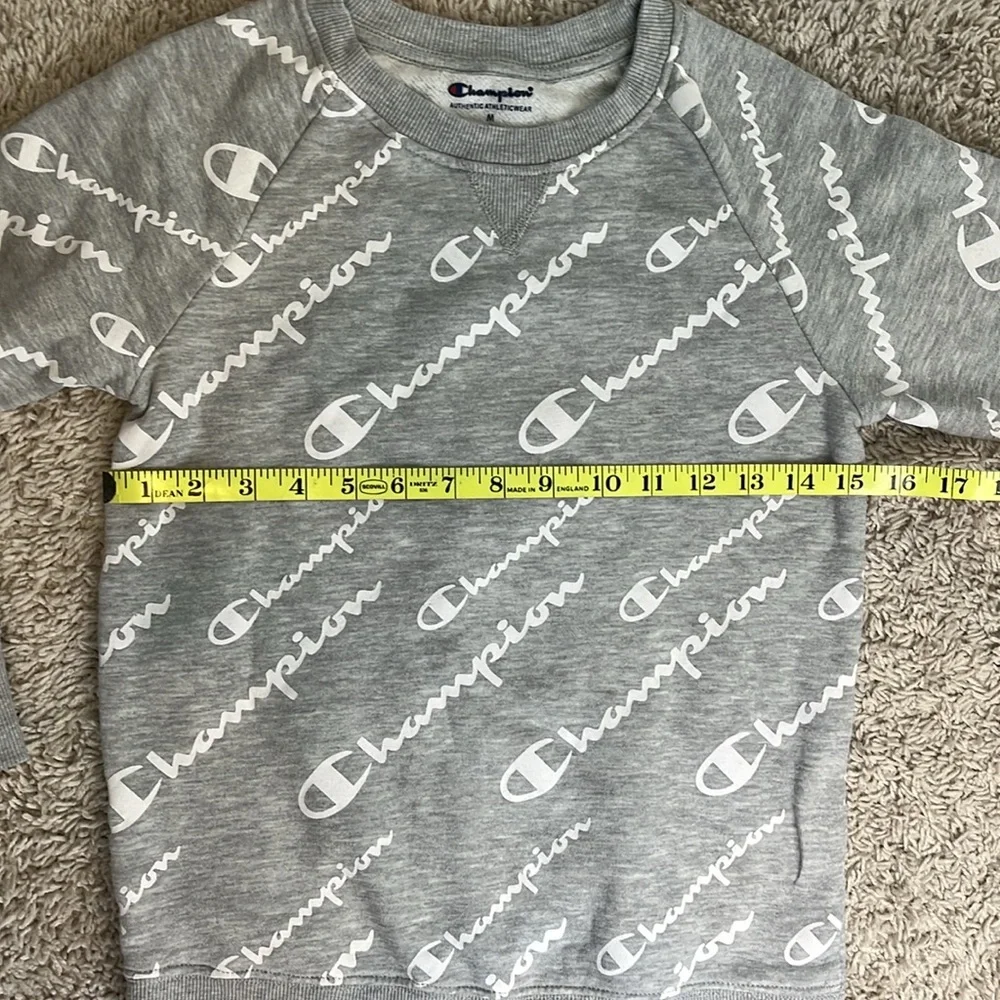 Champion Youth M grey sweatshirt w/champion log pattern. Great condition